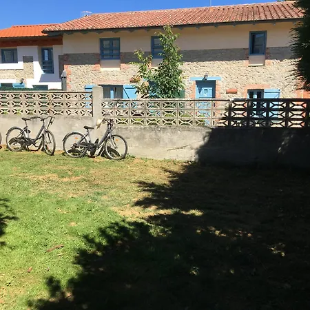 Casa con Jardín con 2 alojamientos, con jardines no compartidos y aparcamiento privado-3